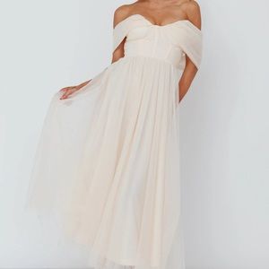 Selfie Leslie Off-Shoulder Maxi Dress Vanilla Size Medium